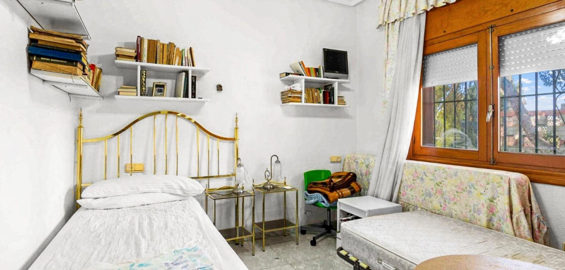 8-Bedroom Villa in La Siesta, Torrevieja - Image 15