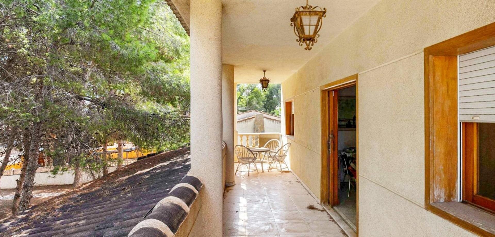8-Bedroom Villa in La Siesta, Torrevieja - Image 4