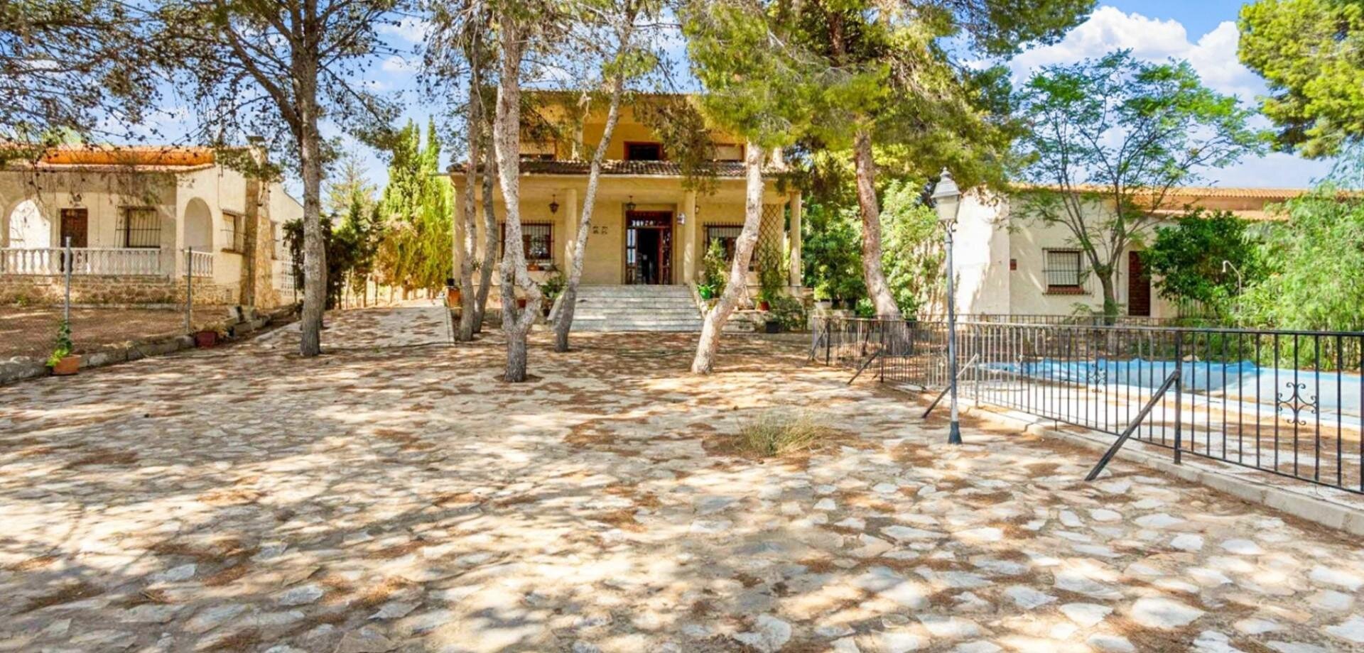 8-Bedroom Villa in La Siesta, Torrevieja - Image 5