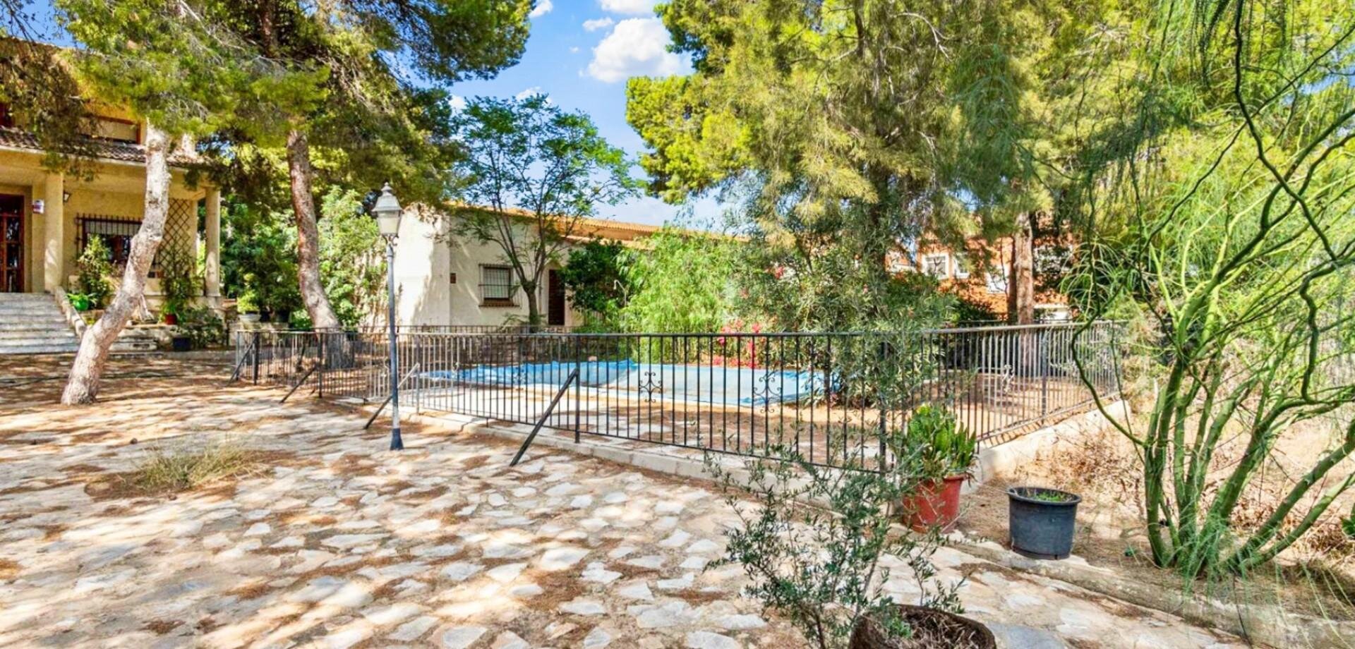 8-Bedroom Villa in La Siesta, Torrevieja - Image 6