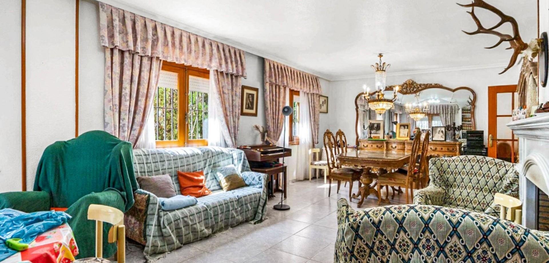8-Bedroom Villa in La Siesta, Torrevieja - Image 7