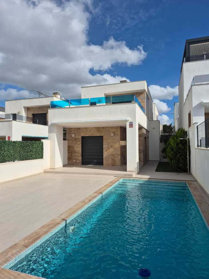 3-Bedroom Villa in Orihuela - Image 1