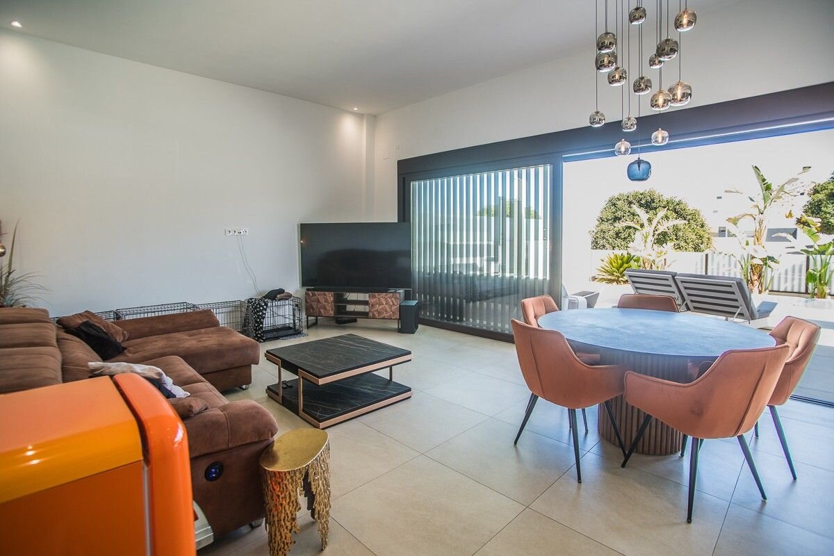 4-Bedroom Villa in Pueblo 5, Formentera del Segura - Image 12