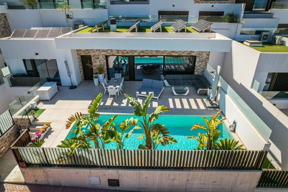4-Bedroom Villa in Pueblo 5, Formentera del Segura - Image 3