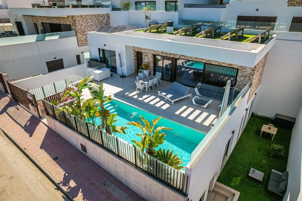 4-Bedroom Villa in Pueblo 5, Formentera del Segura - Image 4