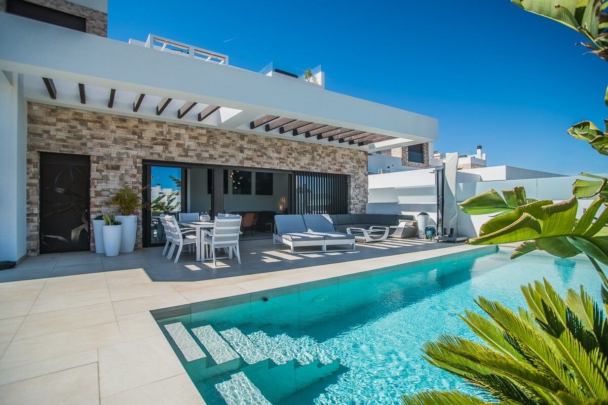 4-Bedroom Villa in Pueblo 5, Formentera del Segura - Image 8