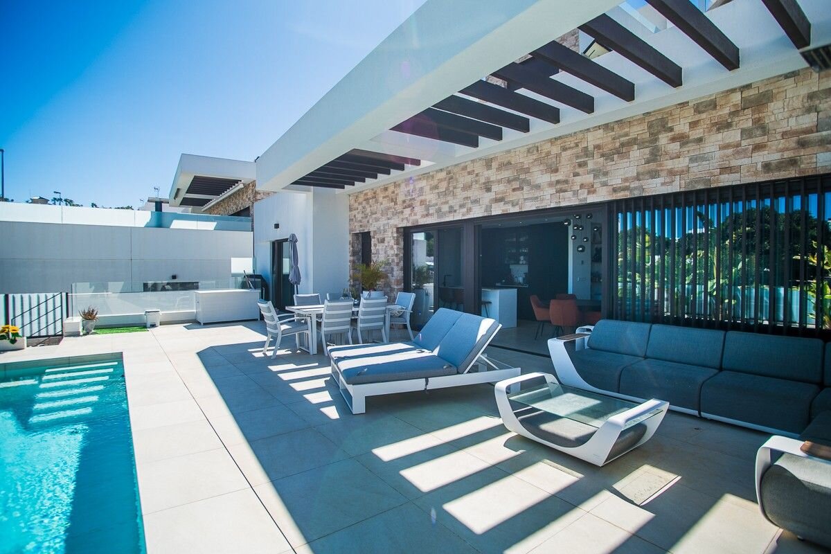 4-Bedroom Villa in Pueblo 5, Formentera del Segura - Image 9