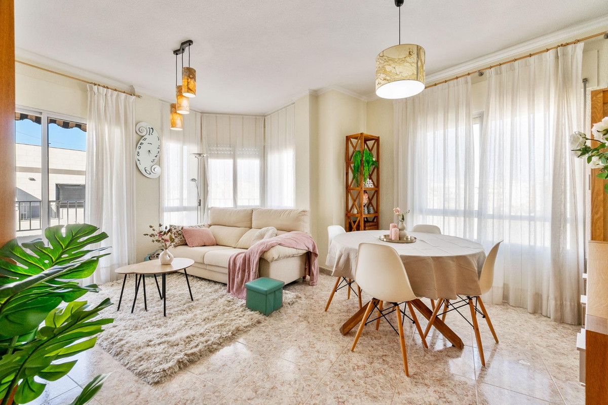 3-Bedroom Middle Floor Apartment in  Torrevieja | Sunny C... - Image 1