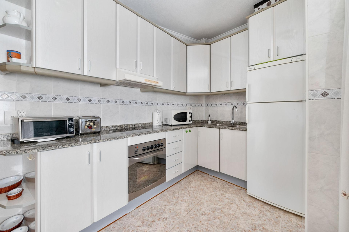 3-Bedroom Middle Floor Apartment in  Torrevieja | Sunny C... - Image 11