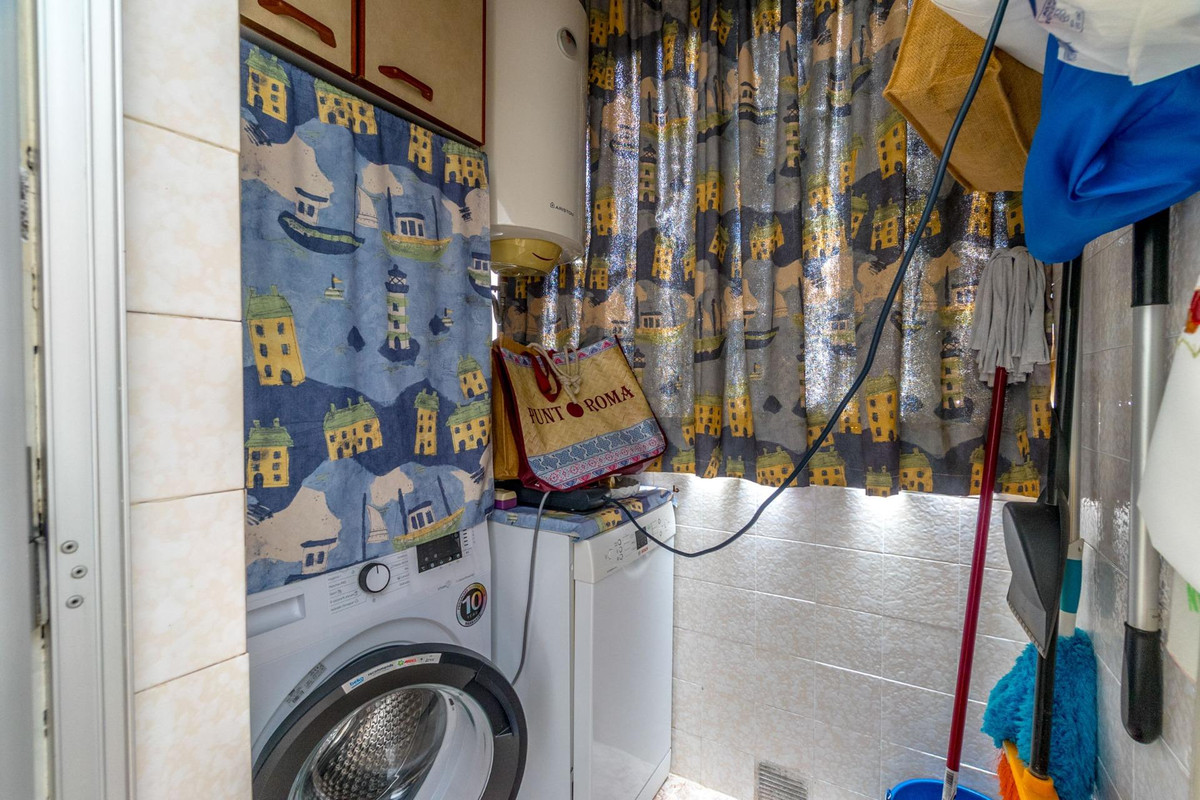 3-Bedroom Middle Floor Apartment in  Torrevieja | Sunny C... - Image 12