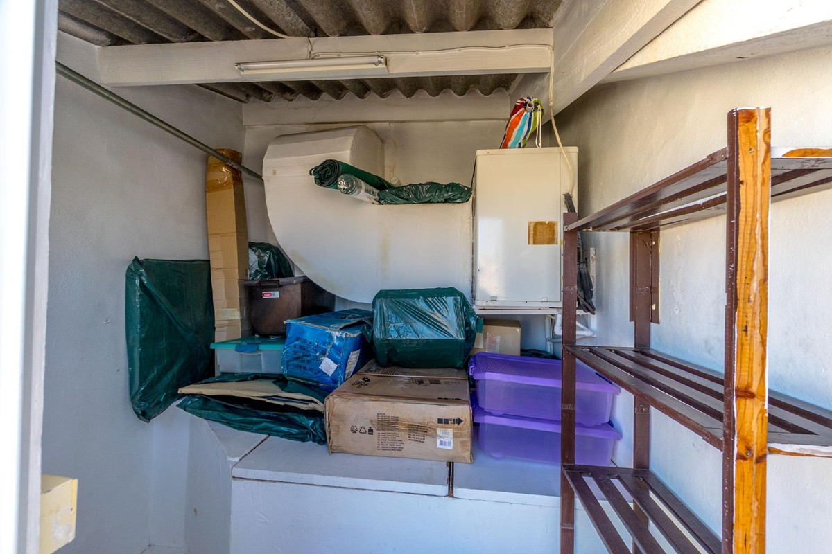 3-Bedroom Middle Floor Apartment in  Torrevieja | Sunny C... - Image 25