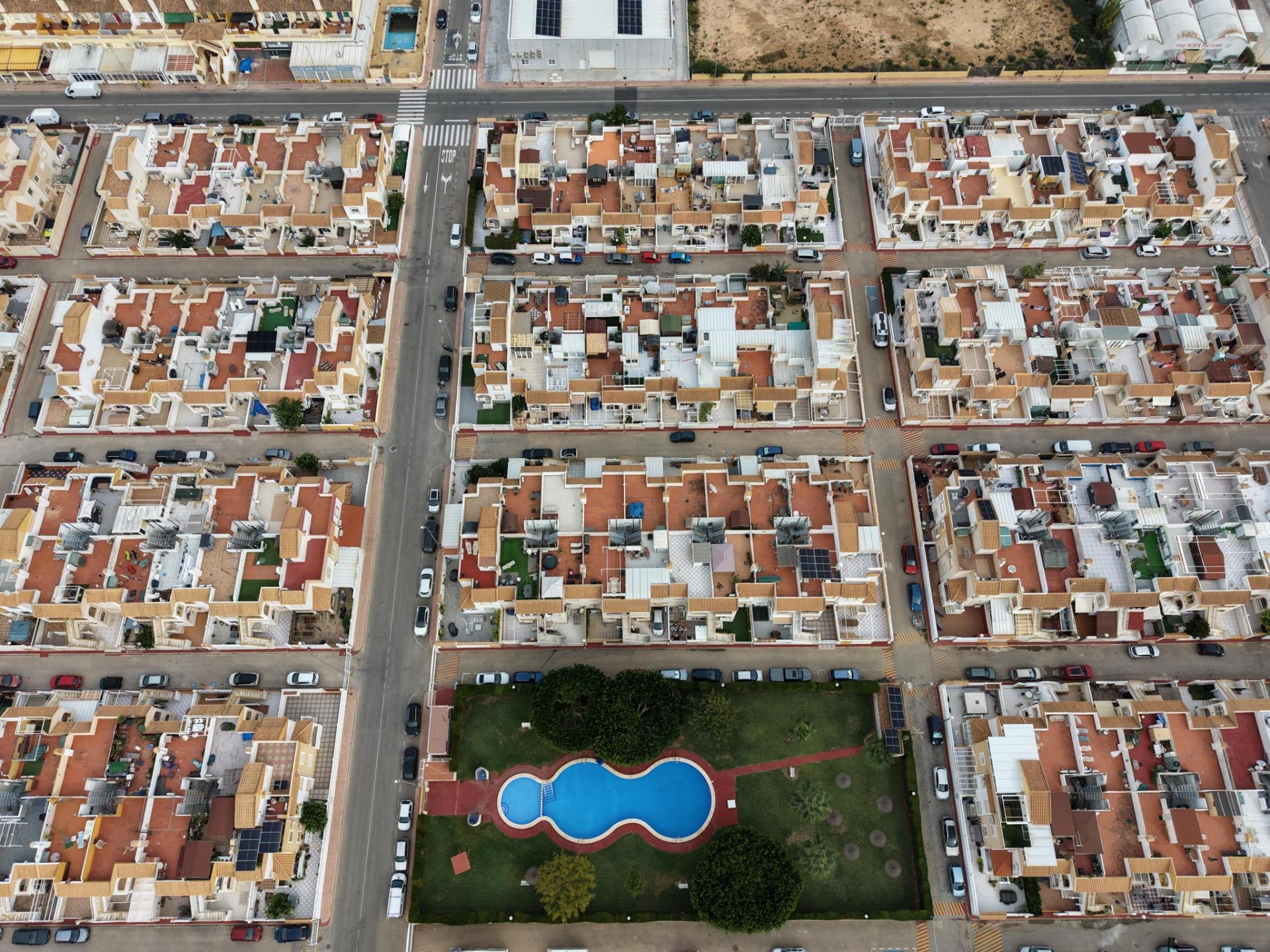 2-Bedroom Bungalow in El Limonar, Torrevieja - Image 2