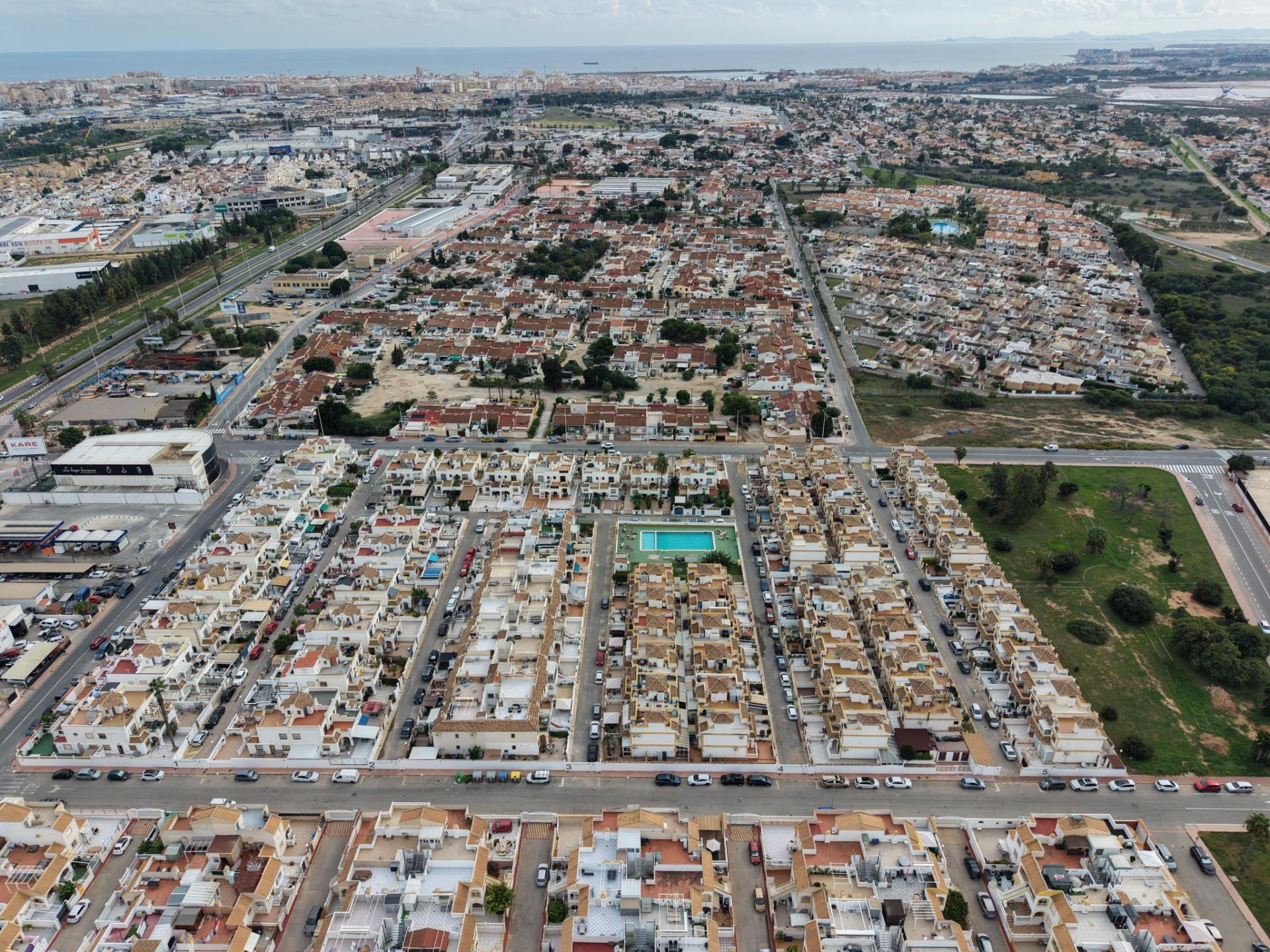 2-Bedroom Bungalow in El Limonar, Torrevieja - Image 25