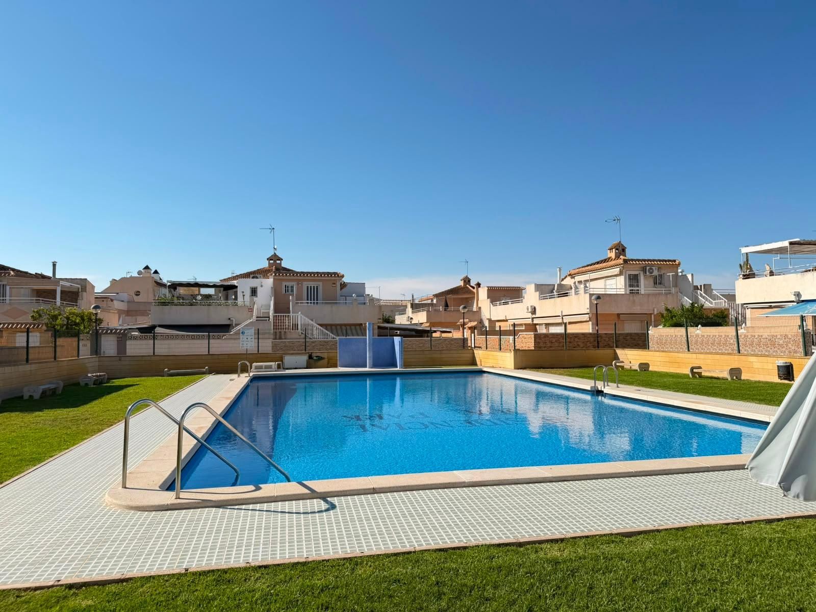 Maison de type quad de 3 Chambres à Carrefour, Torrevieja - Image 3