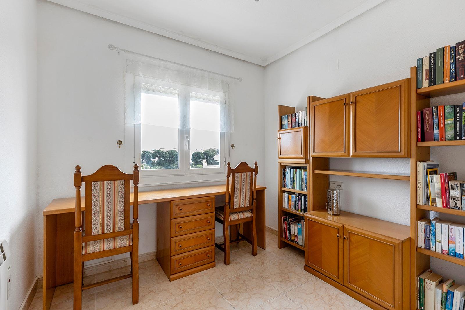 5-Bedroom Villa in  Torrevieja - Image 25