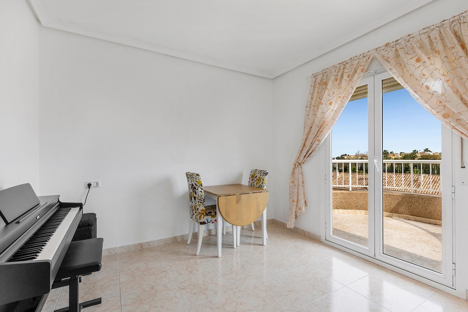 5-Bedroom Villa in  Torrevieja - Image 27