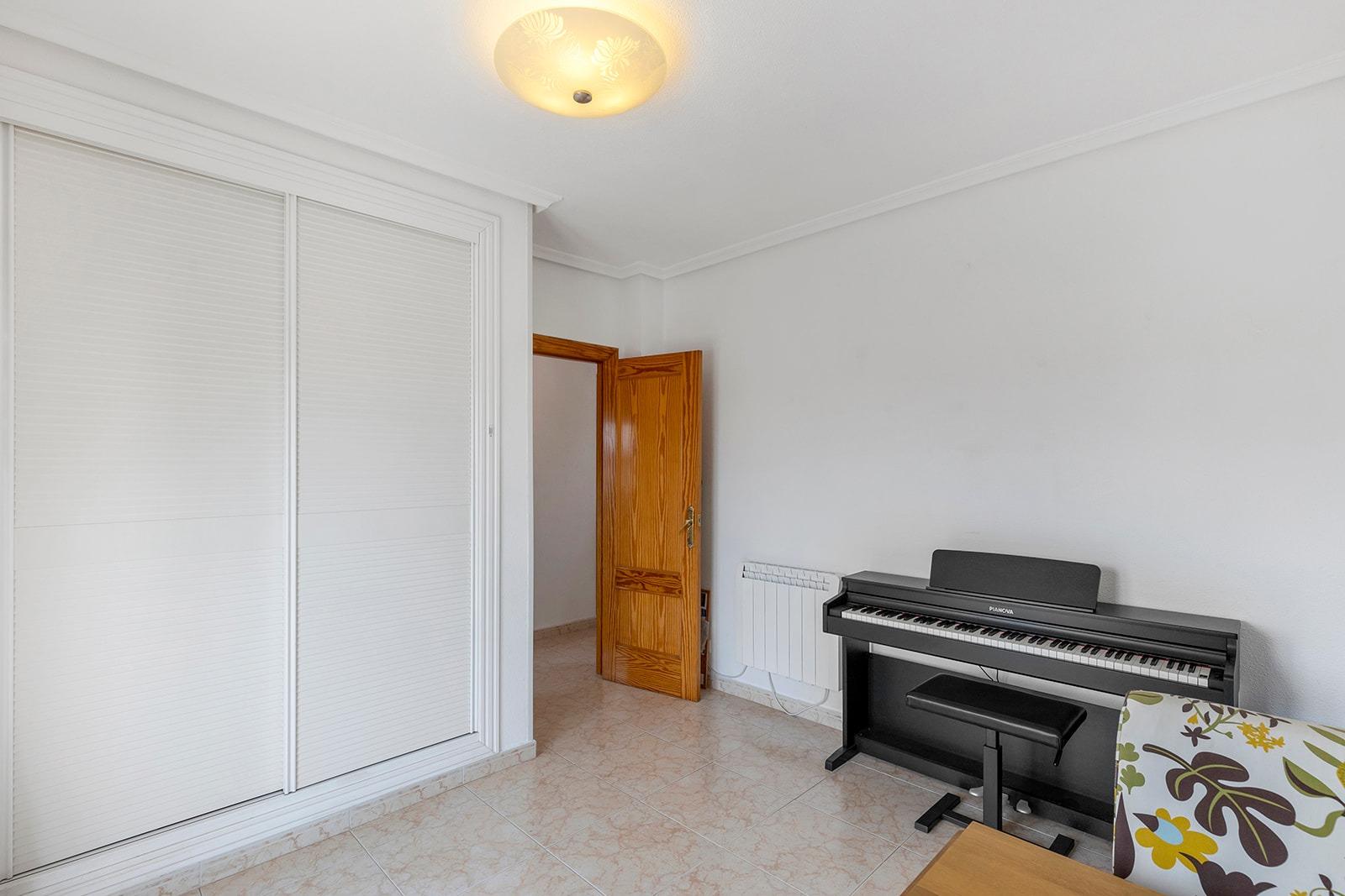 5-Bedroom Villa in  Torrevieja - Image 28