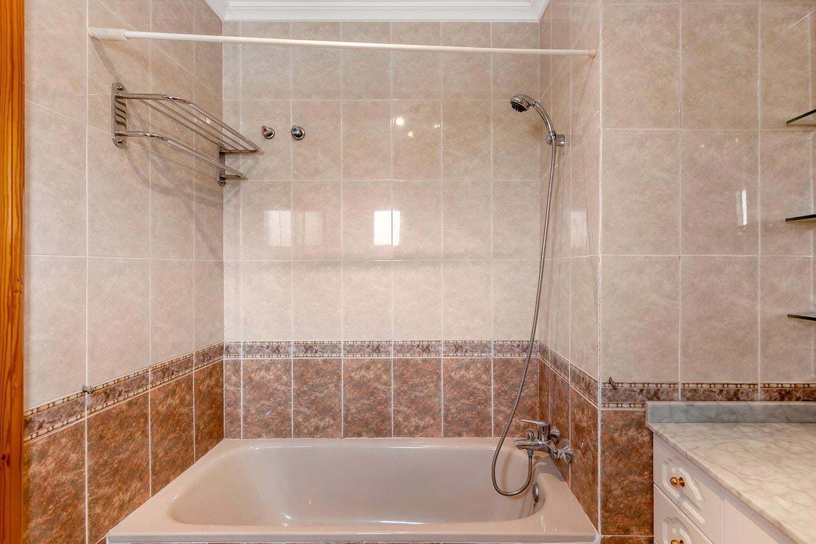 5-Bedroom Villa in  Torrevieja - Image 30