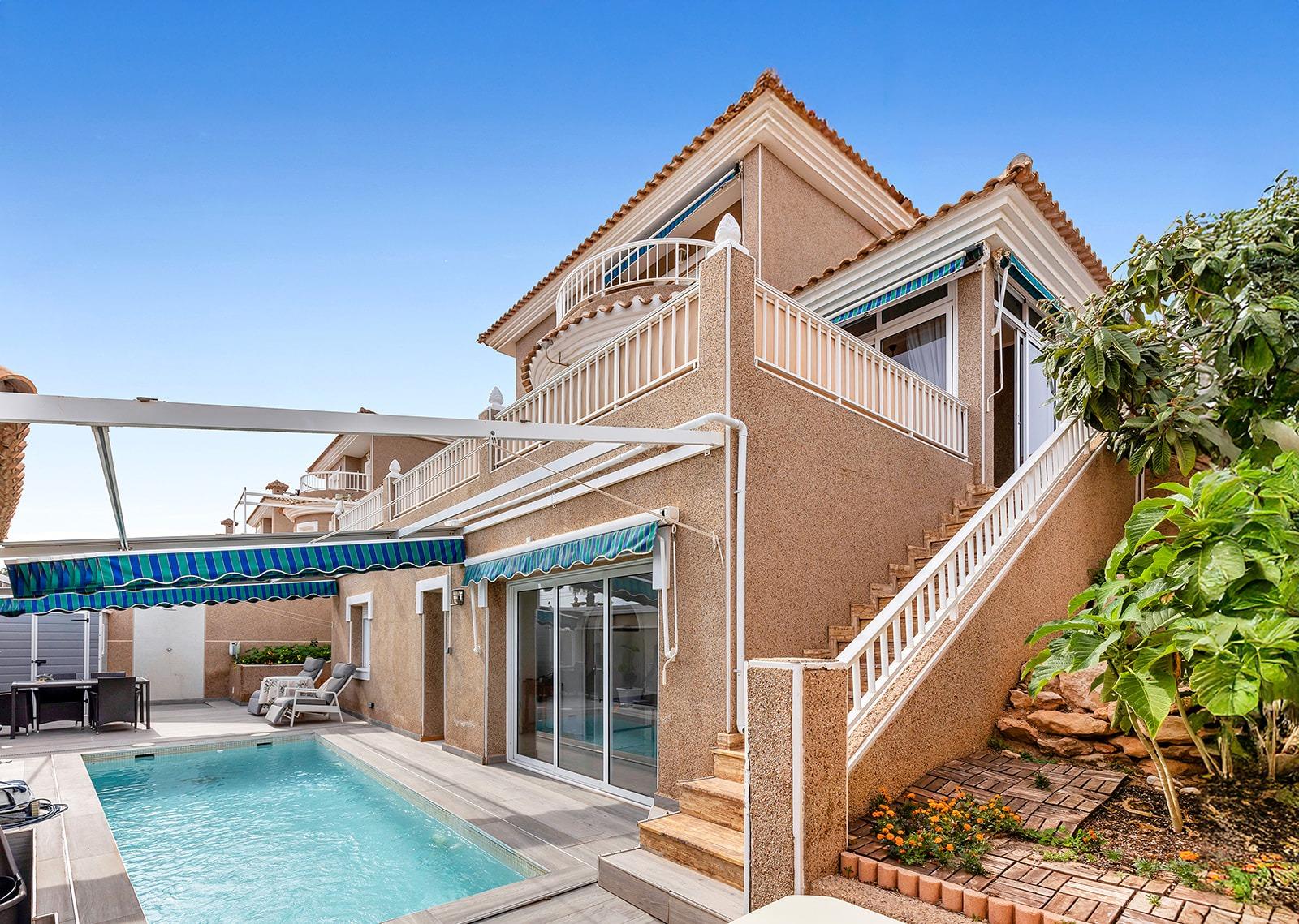 5-Bedroom Villa in  Torrevieja - Image 36