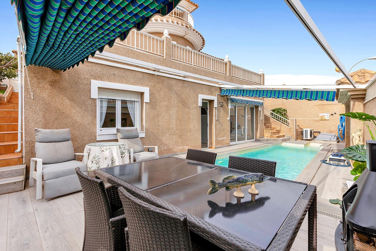 5-Bedroom Villa in  Torrevieja - Image 38