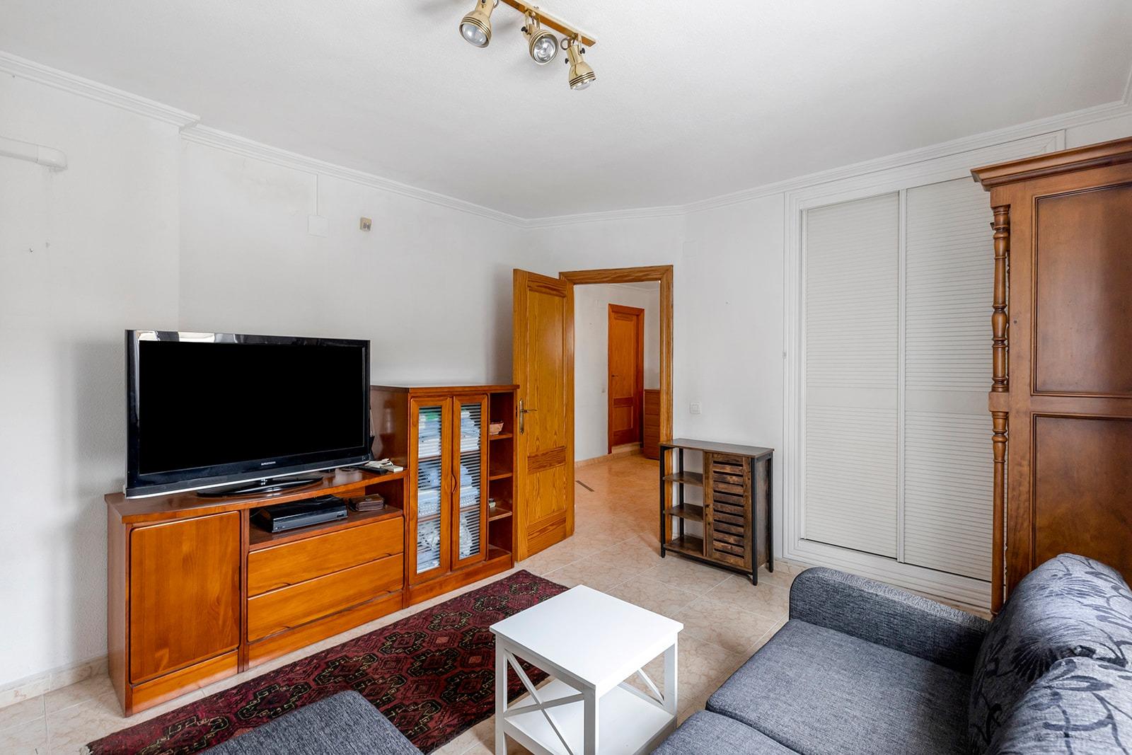 5-Bedroom Villa in  Torrevieja - Image 45