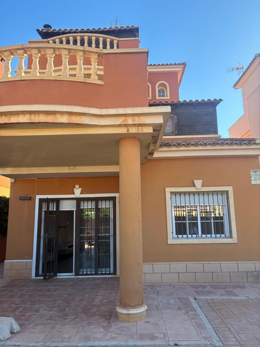 3-Bedroom Villa in El Banet, Almoradi - Image 1