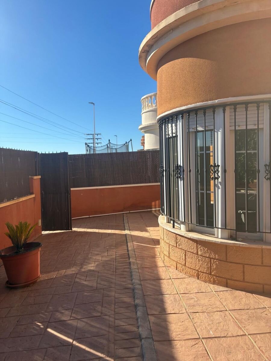 3-Bedroom Villa in El Banet, Almoradi - Image 2