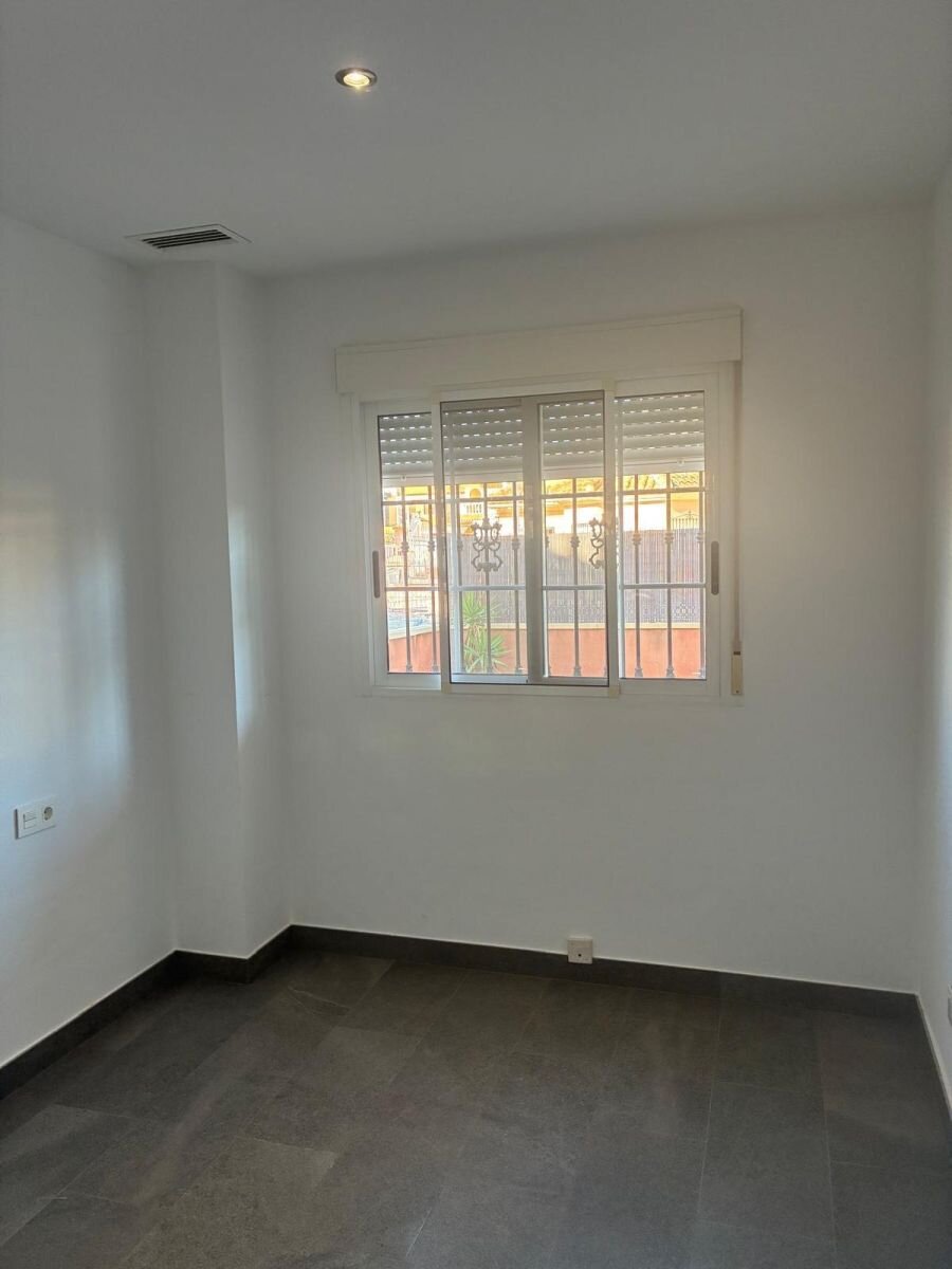3-Bedroom Villa in El Banet, Almoradi - Image 9