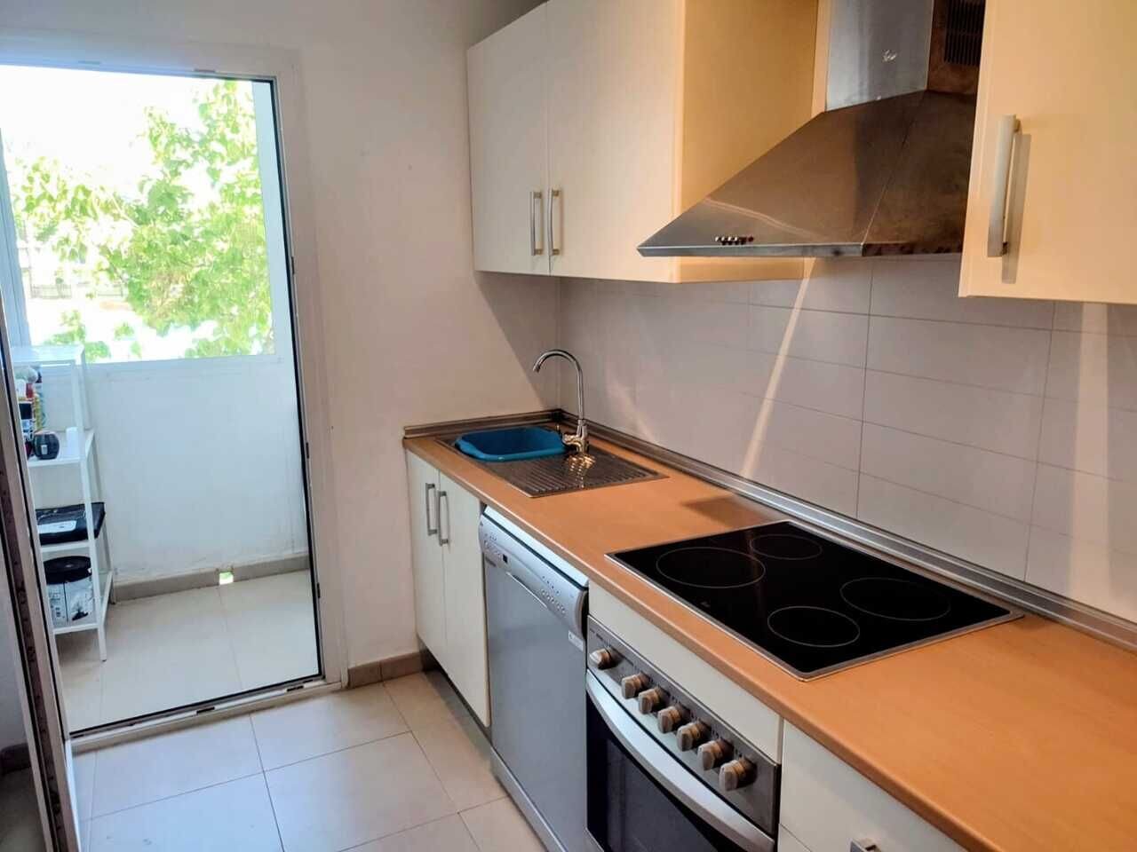 2-Bedroom Apartment in Sucina, Sucina - Image 9