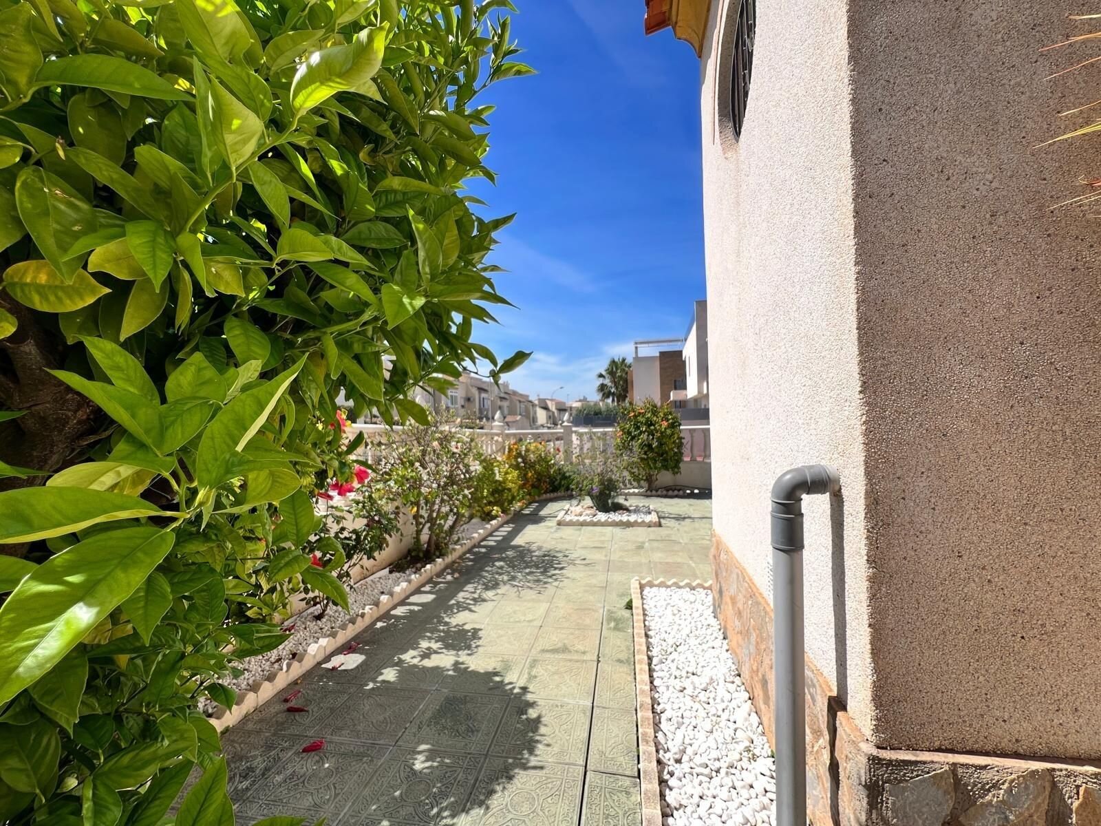 3-Bedroom Quad in Torreblanca, Torrevieja - Image 3