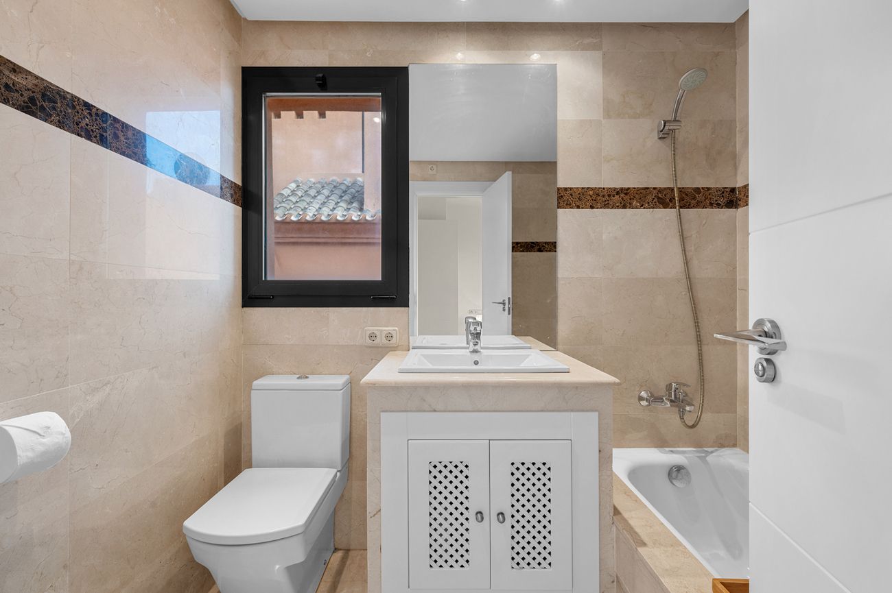 2-Bedroom House in Pueblo, San Miguel de Salinas - Image 16