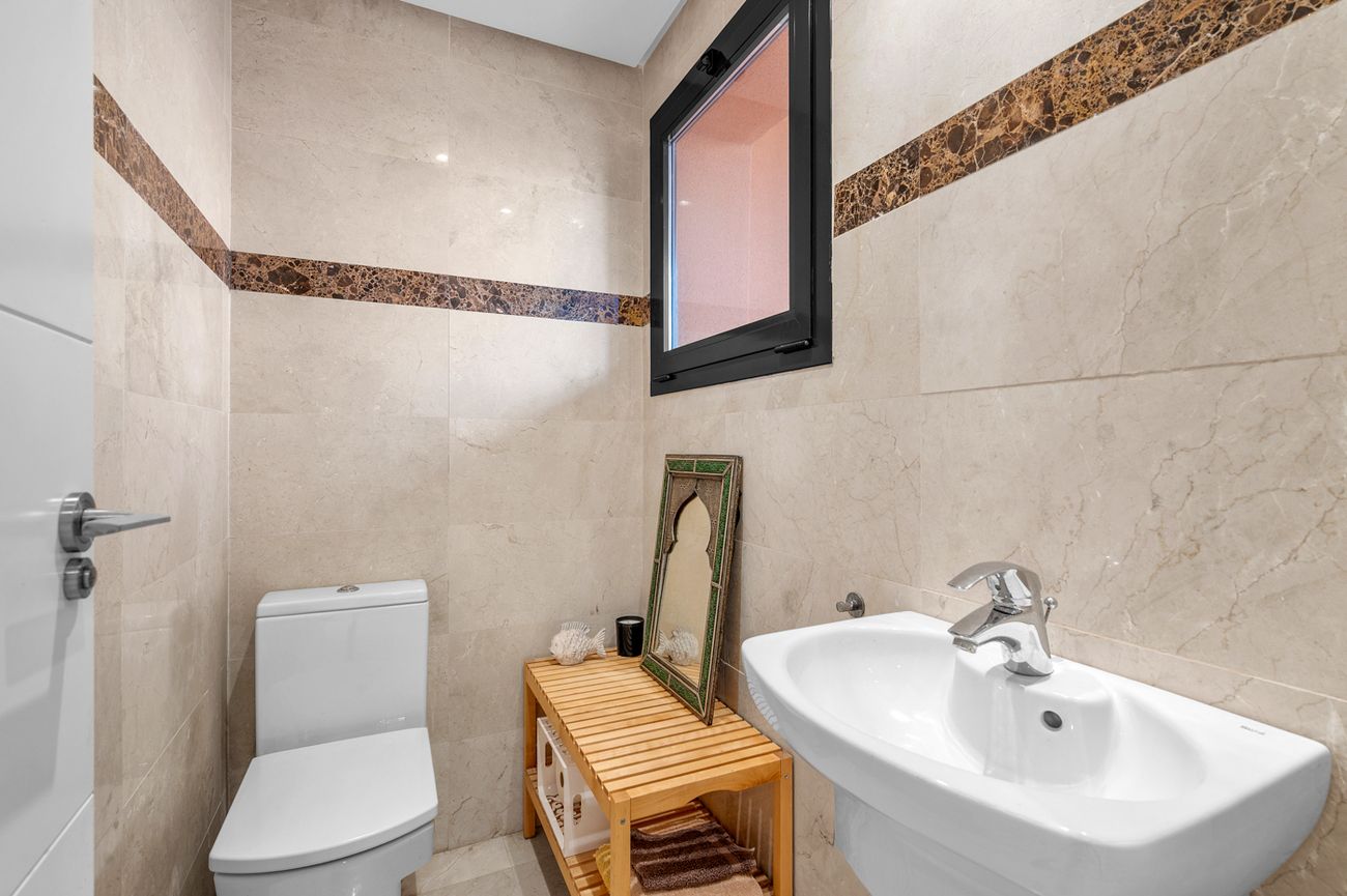 2-Bedroom House in Pueblo, San Miguel de Salinas - Image 8