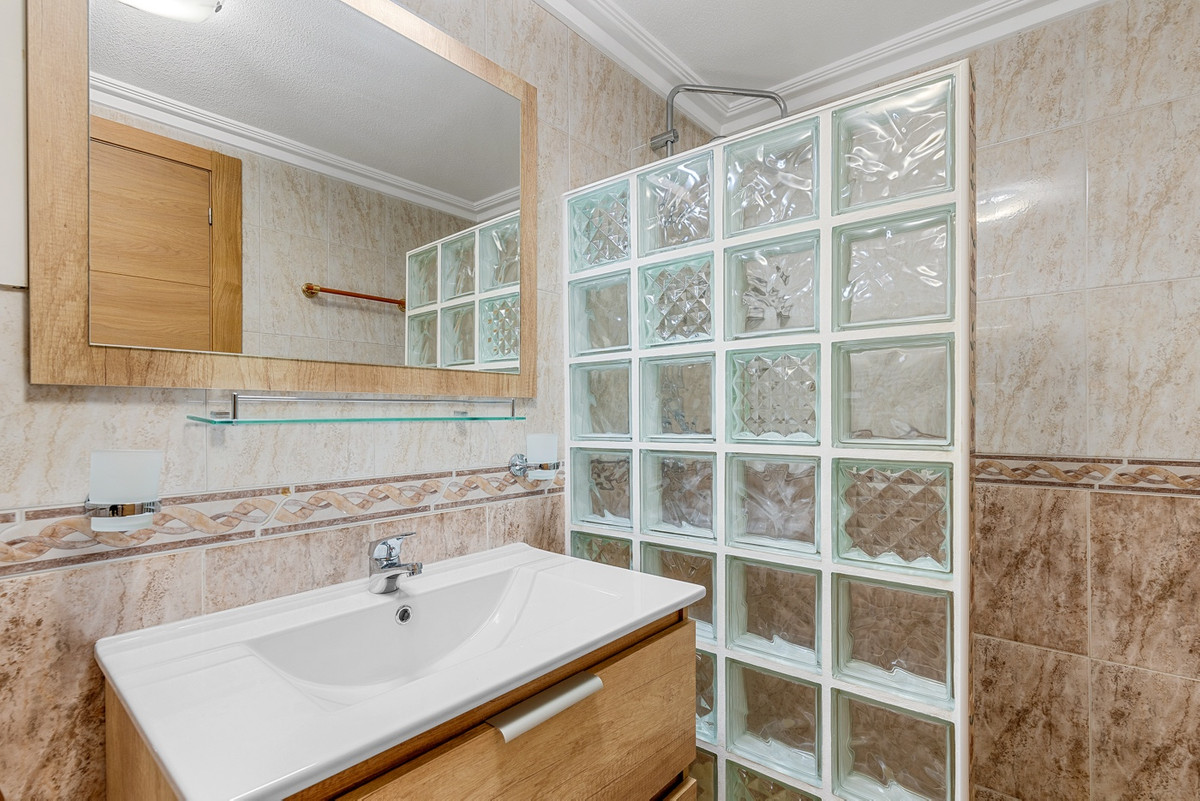 4-Bedroom Townhouse in Torrevieja | Sunny Casas - Costa ... - Image 13