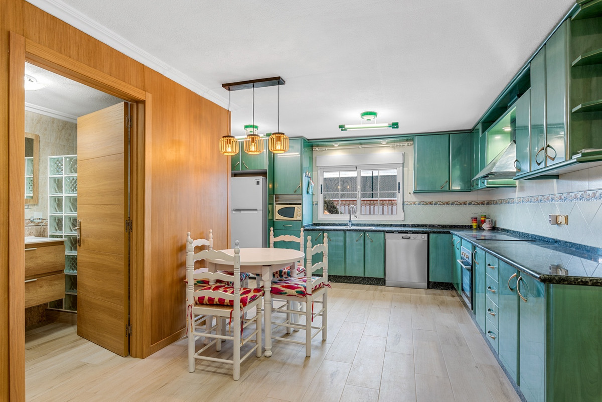 4-Bedroom Townhouse in Torrevieja | Sunny Casas - Costa ... - Image 14