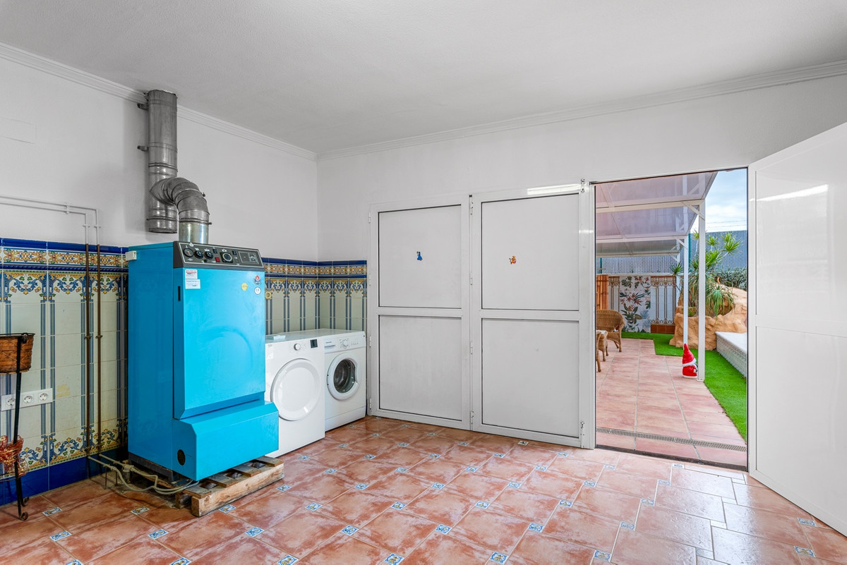 4-Bedroom Townhouse in Torrevieja | Sunny Casas - Costa ... - Image 21