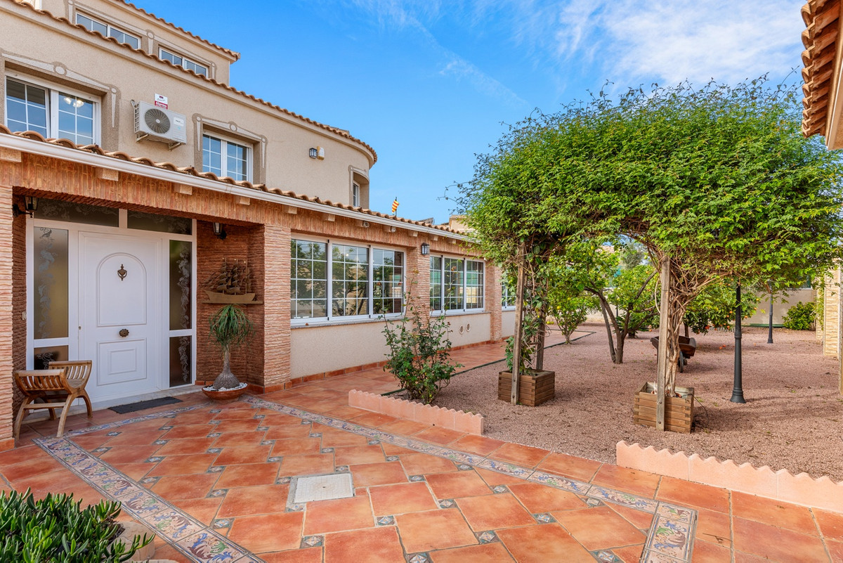 4-Bedroom Townhouse in Torrevieja | Sunny Casas - Costa ... - Image 3