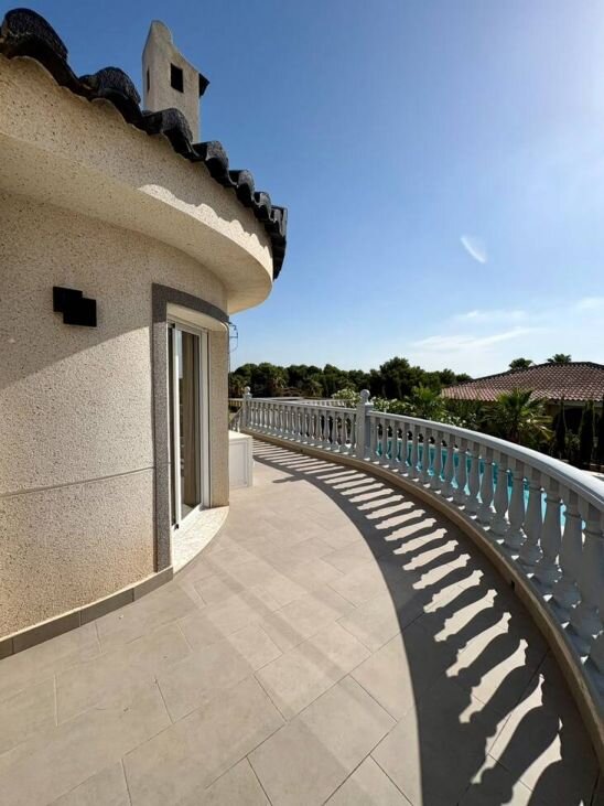 4-Bedroom Villa in Pueblo 5, Formentera del Segura - Image 9