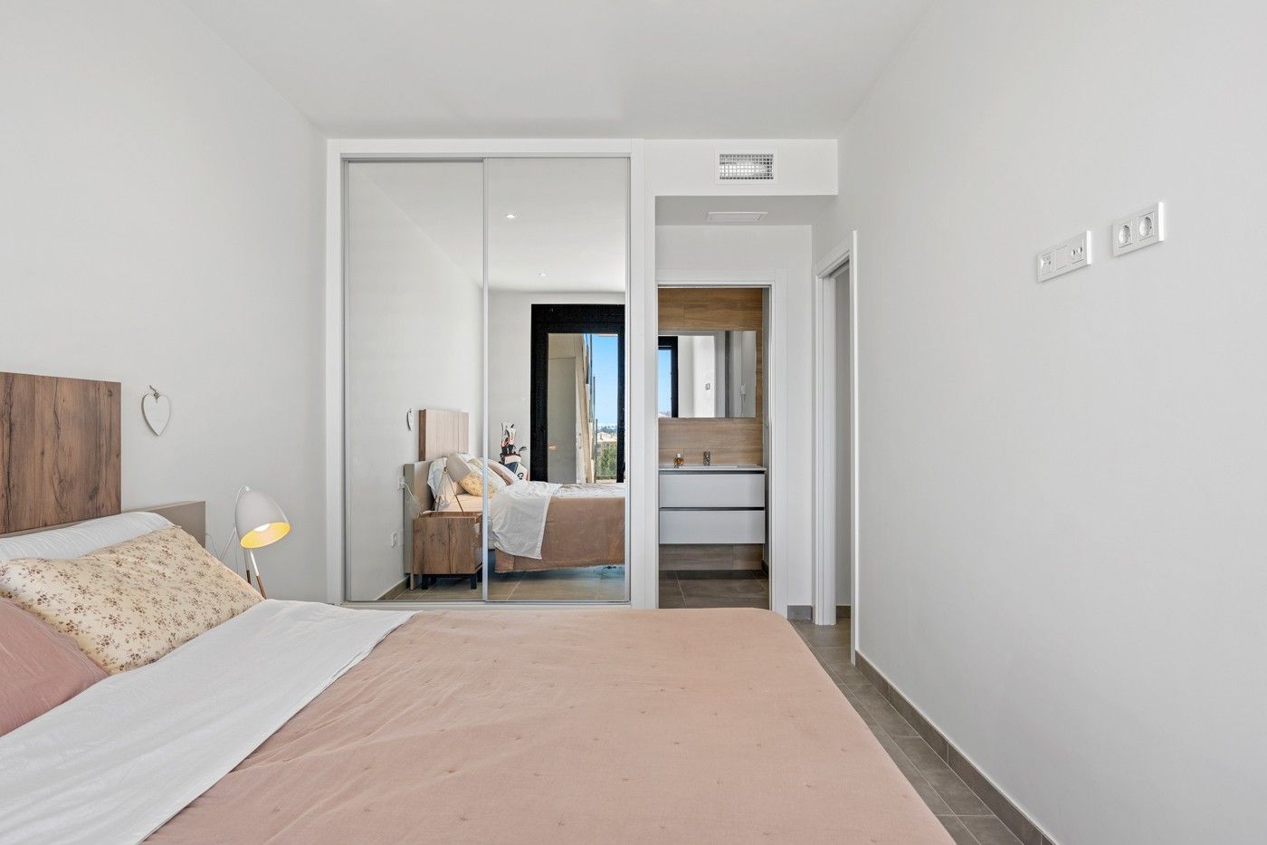 2-Bedroom Apartment in Lomas de Cabo Roig, Orihuela Costa - Image 20