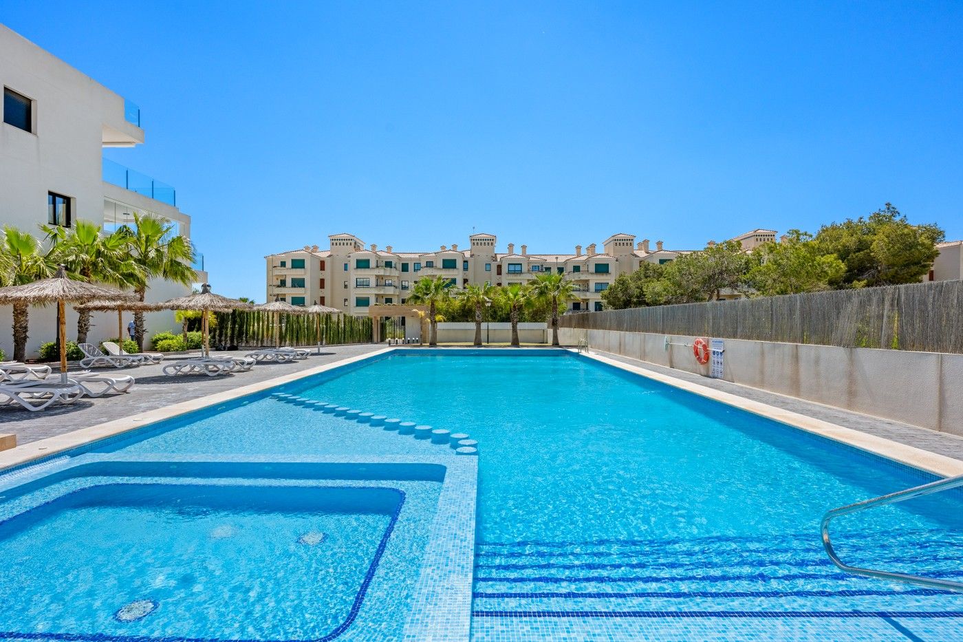 2-Bedroom Apartment in Lomas de Cabo Roig, Orihuela Costa - Image 9