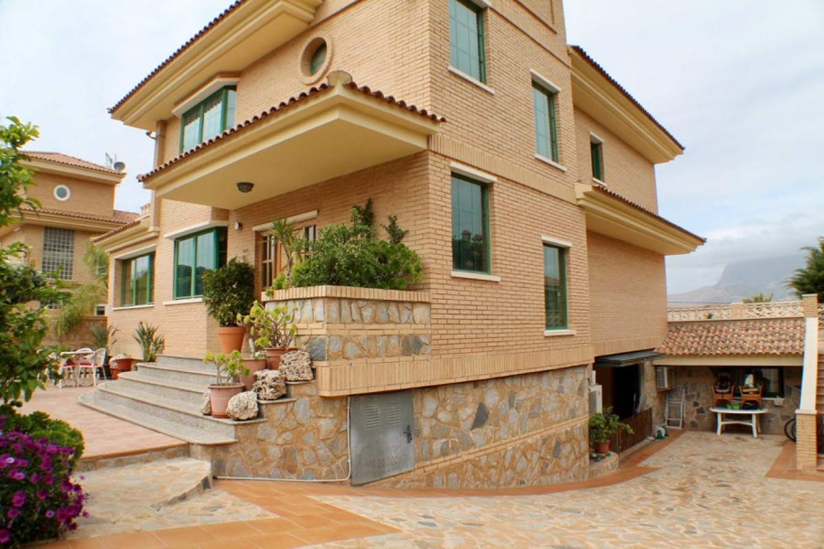 6-Bedroom Detached House in Benidorm | Sunny Casas - Cos... - Image 1