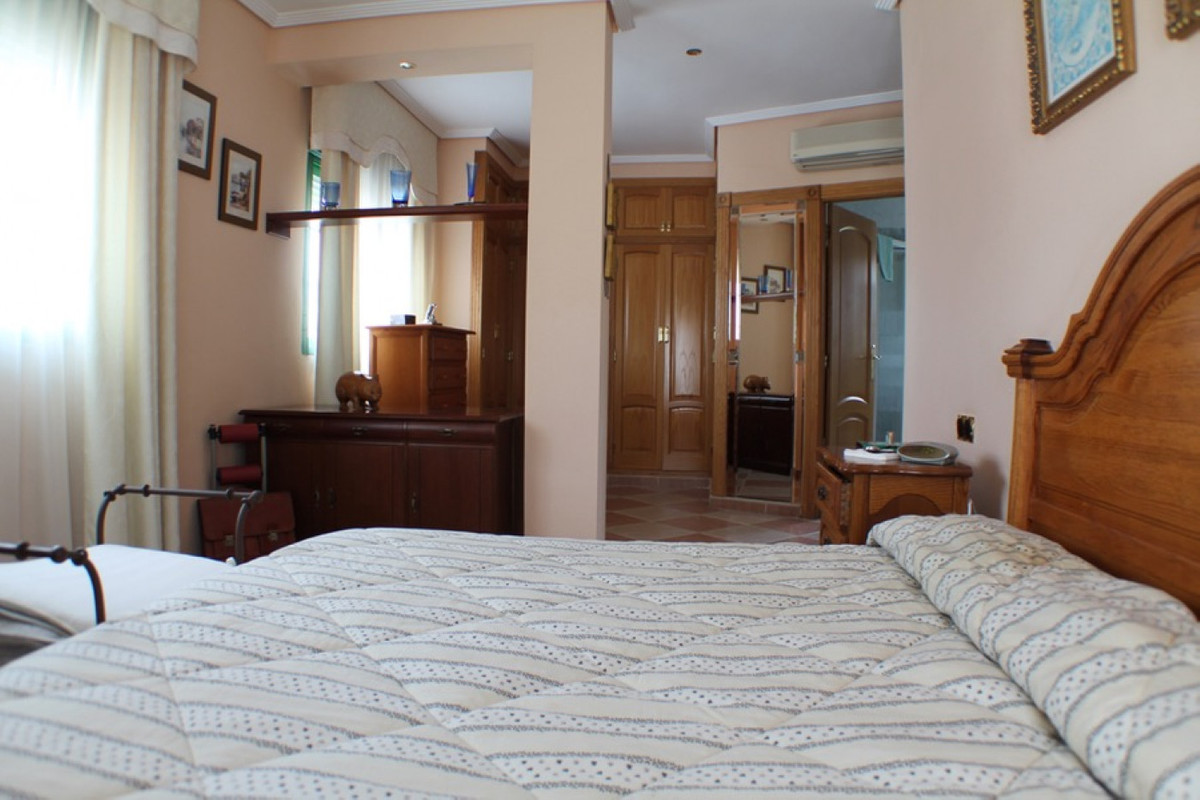 6-Bedroom Detached House in Benidorm | Sunny Casas - Cos... - Image 8