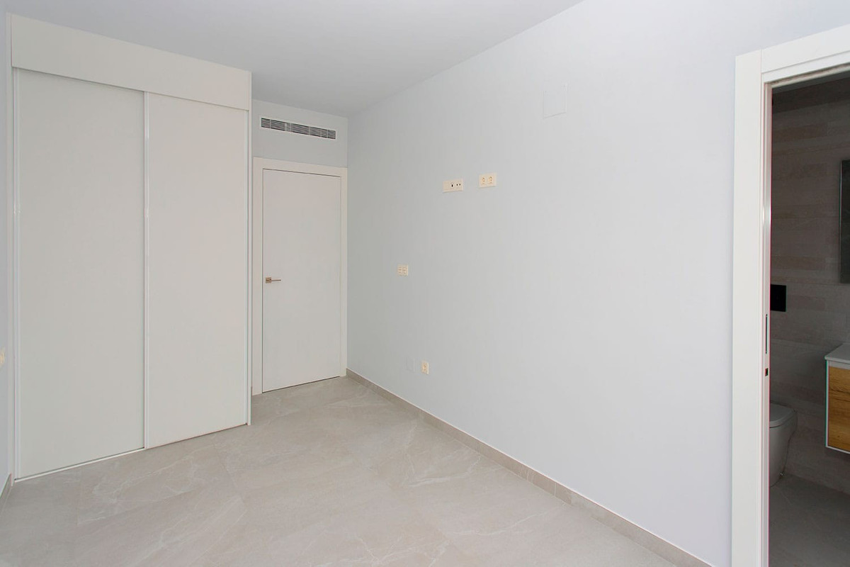 2-Bedroom Ground Floor Apartment in Playa Del Cura, Torre... - Image 11