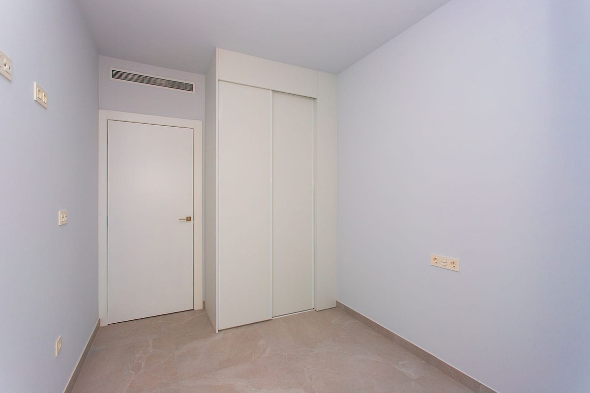 2-Bedroom Ground Floor Apartment in Playa Del Cura, Torre... - Image 19