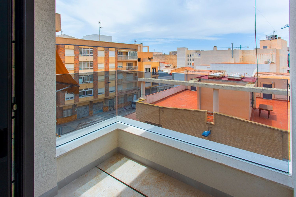 2-Bedroom Ground Floor Apartment in Playa Del Cura, Torre... - Image 20