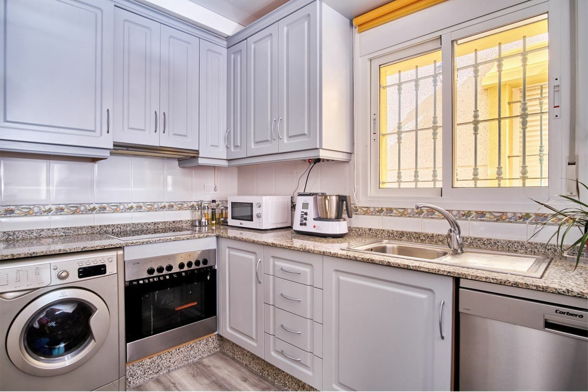 3-Bedroom Detached House in  Los Montesinos | Sunny Casas... - Image 4