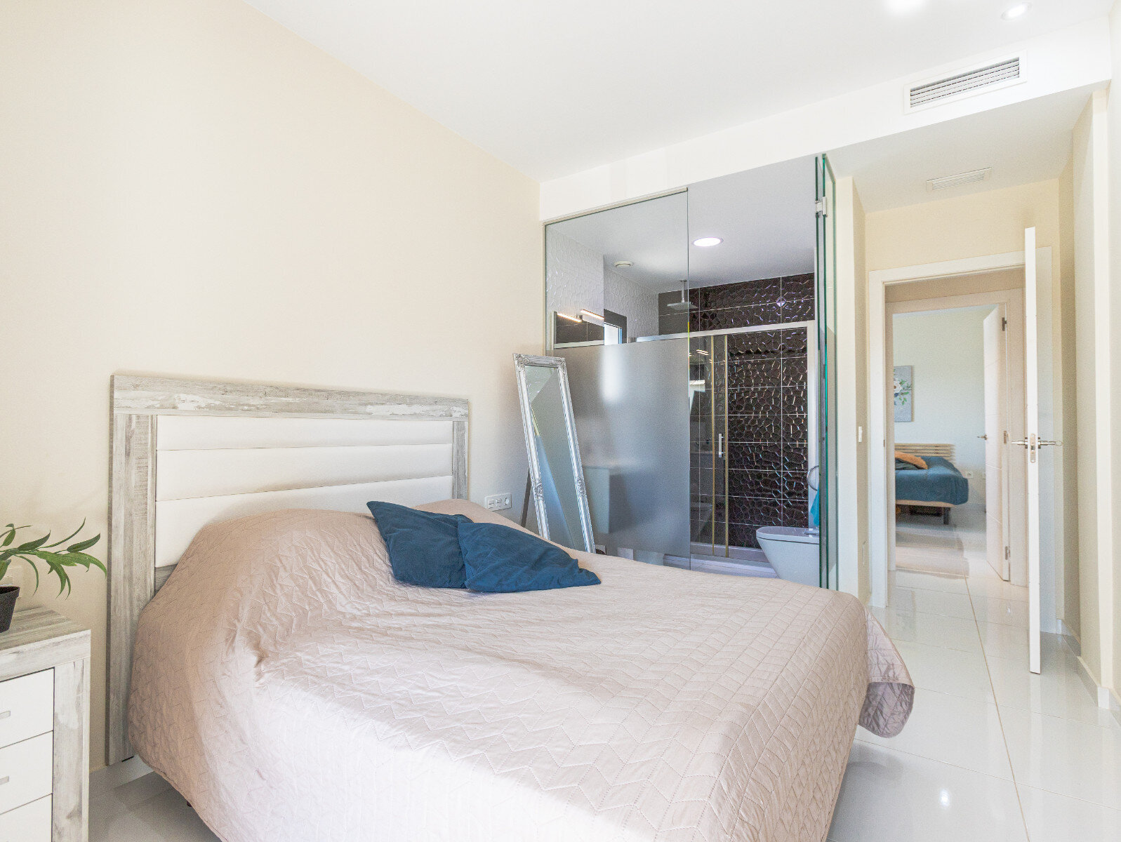 2-Bedroom Bungalow in La Florida, Orihuela Costa - Image 11