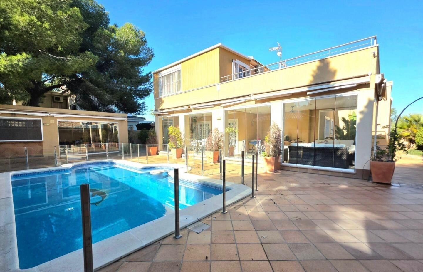 5-Bedroom House in Altos de Campoamor, Orihuela Costa - Image 2