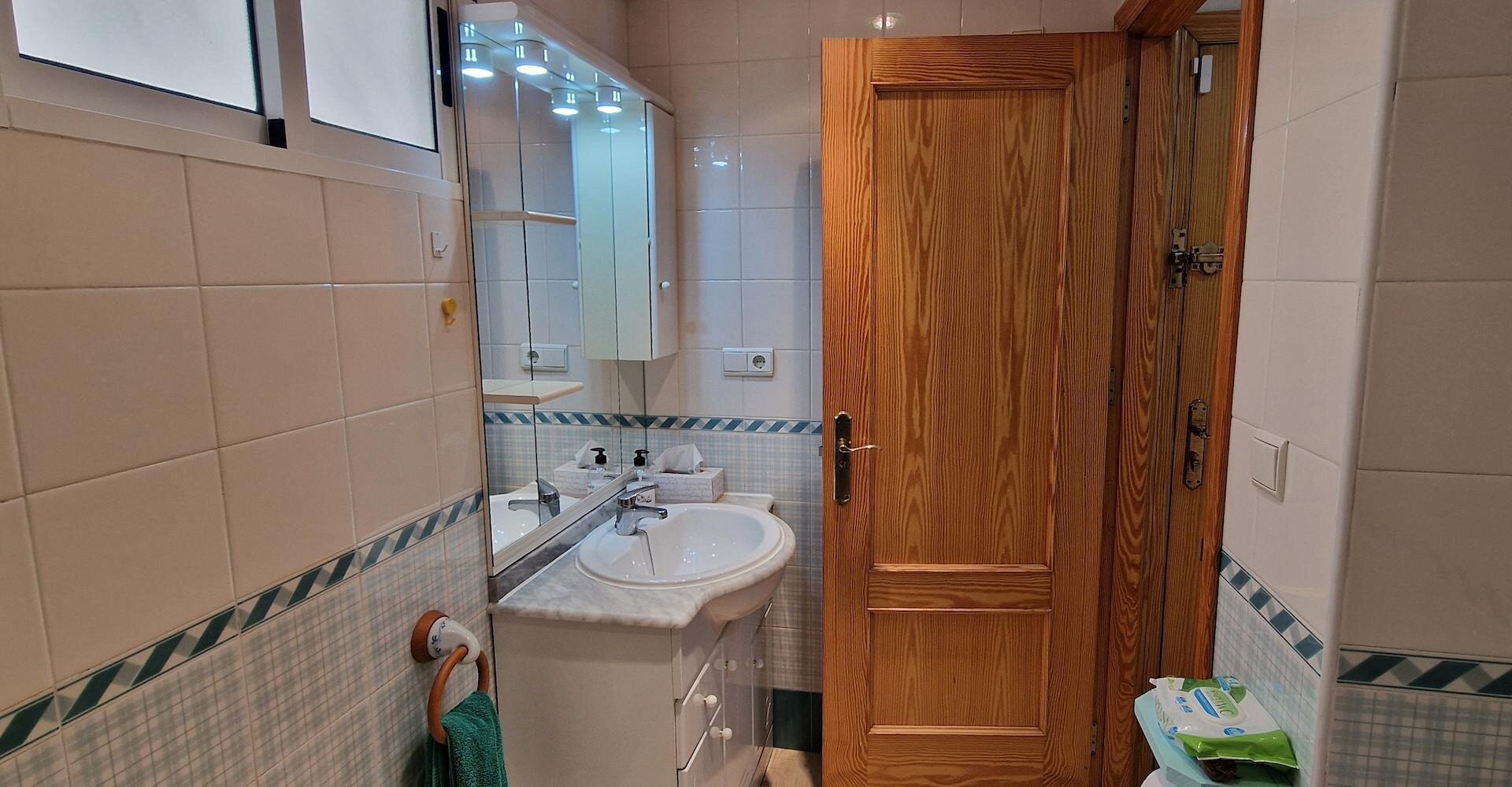 1-Bedroom Apartment in Los Secanos, Guardamar del Segura - Image 12