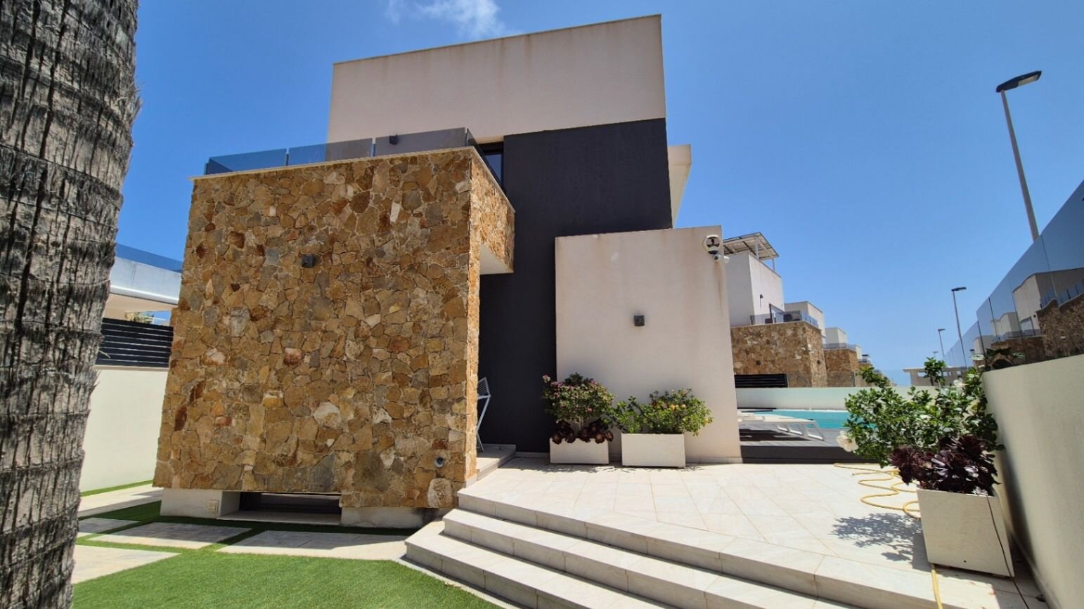 4-Bedroom Villa in Torreblanca, Torrevieja - Image 11