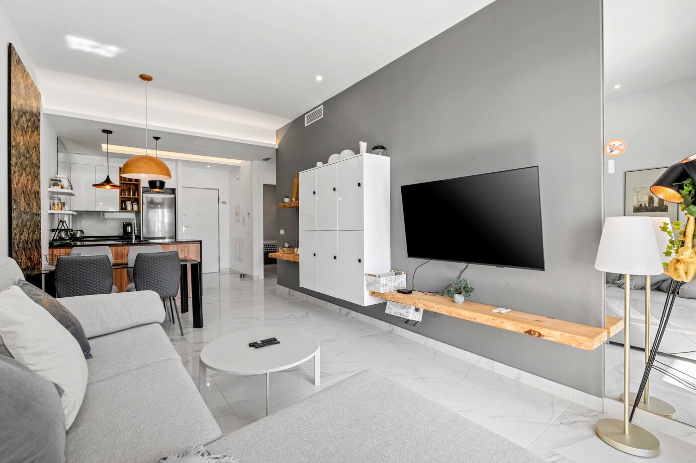 2-Bedroom Apartment in El Raso, Guardamar del Segura - Image 2